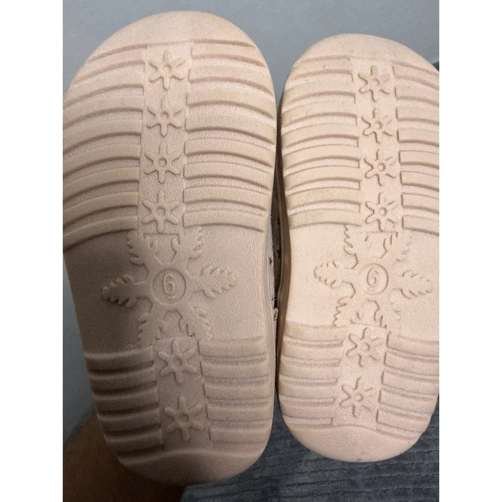Little Grils Size 6 White Mountain Boots